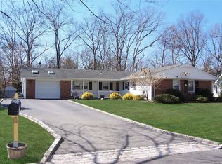 20 Shadetree Ln, Stony Brook, NY 11790