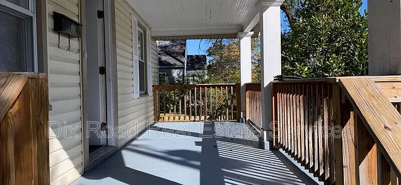 3 bed, 1.0 bath, 1104 sqft, $1,050 — Photo 4