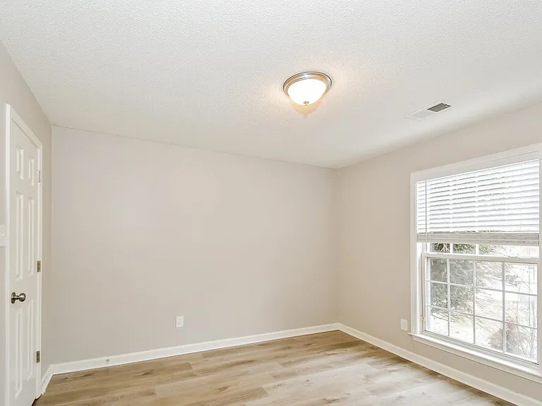 4480 Glenchase Dr — Photo 13