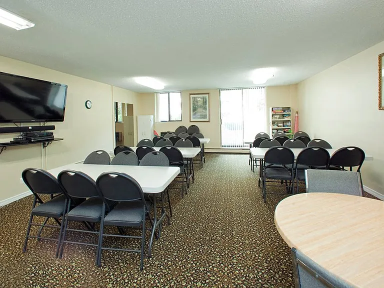 420 Wellington St — Photo 14