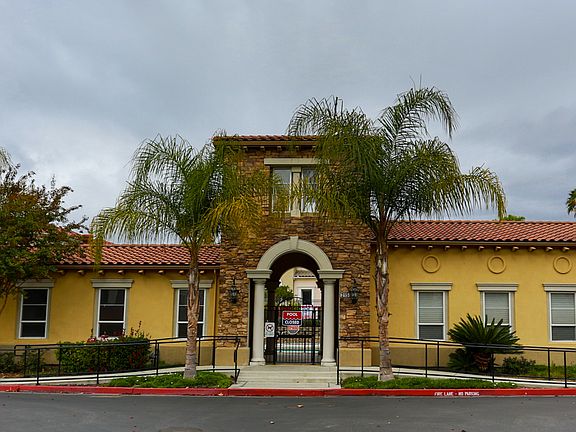 3rd image of 220 Vista Roma Way