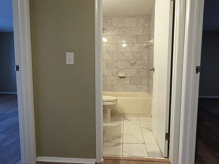 4908 Silver Oaks Vlg — Photo 14