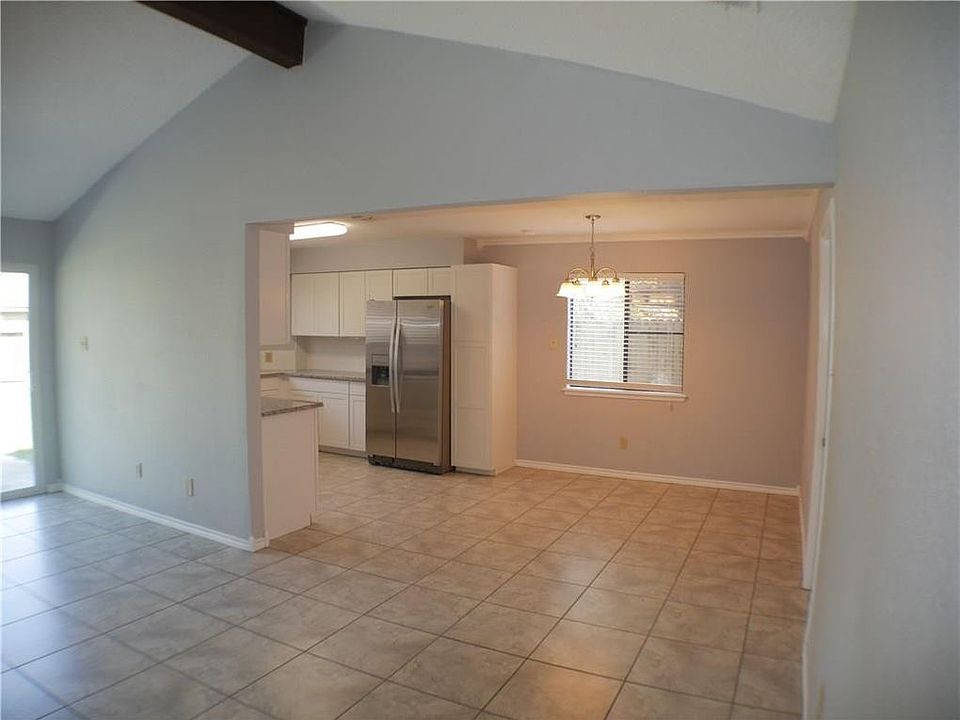 1st image of 4826 Oak Knoll Cir