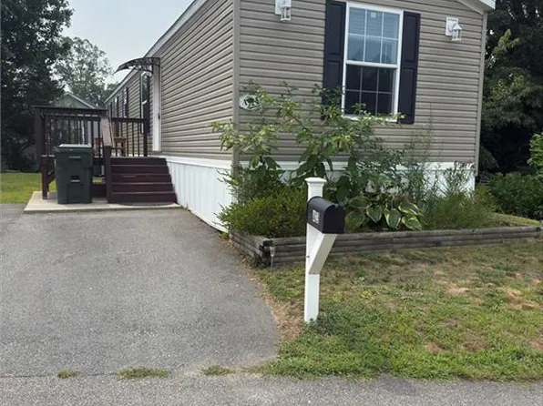 29 A Krzak Rd, North Kingstown, RI 02852