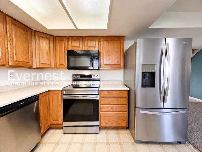 3 bed, 2.0 bath, 1928 sqft, $2,950 — Photo 4