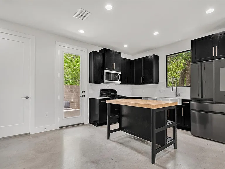 408 W Odell St #2 — Photo 9