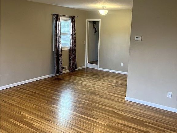 3rd image of 2416 Heatherlane Dr