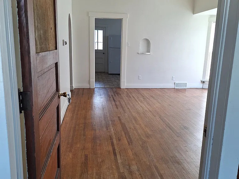 408 N Michigan St — Photo 11