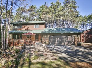 826 Badlands Rd, Hudson, WI 54016