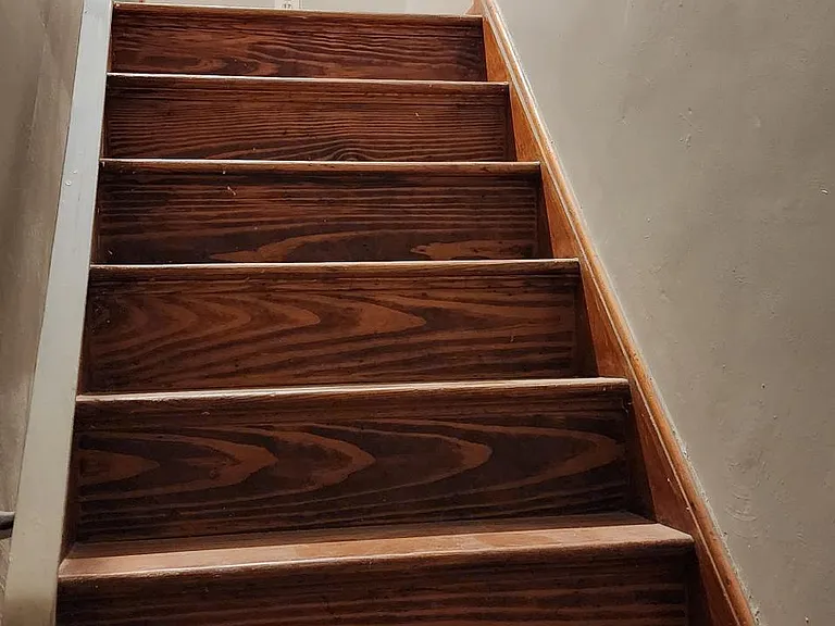 stairway to 2nd floor