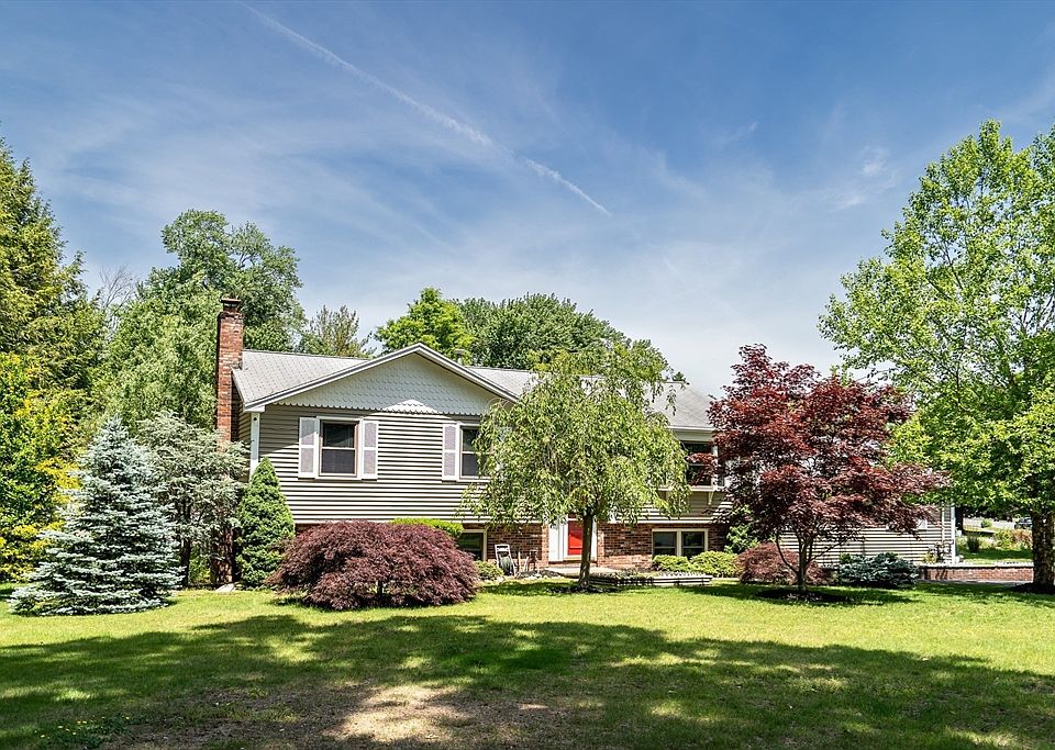 1st image of 2 Sandspur Ln