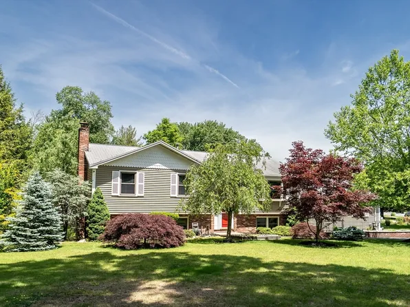 2 Sandspur Ln, North Reading, MA 01864