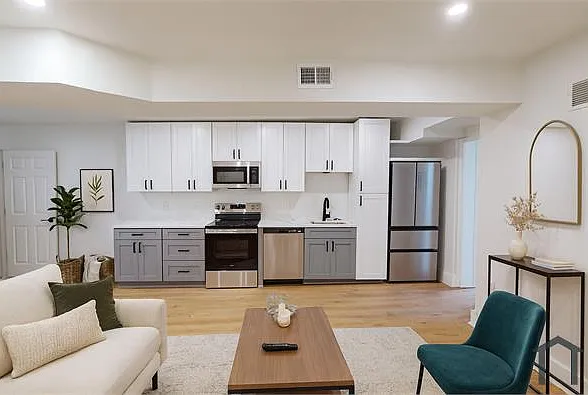 1230 Penn St NE #1