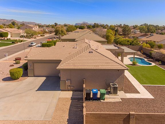 Large 3+ Car Garages