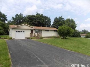 22 Farview Cir, Camillus, NY 13031