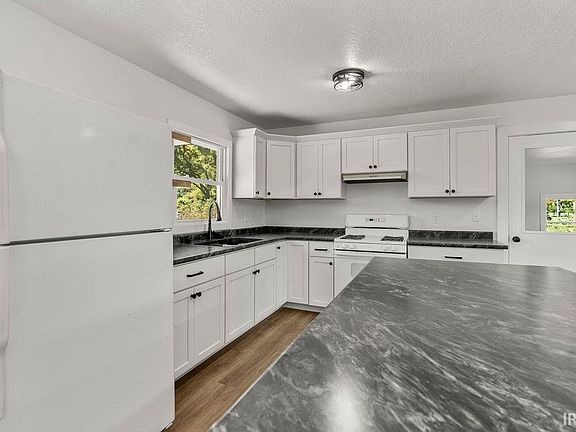 3rd image of 52519 County Road 35