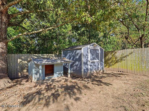 27th image of 3687 Flynn Dr