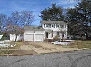 126 Westminster Dr, Mount Laurel, NJ 08054