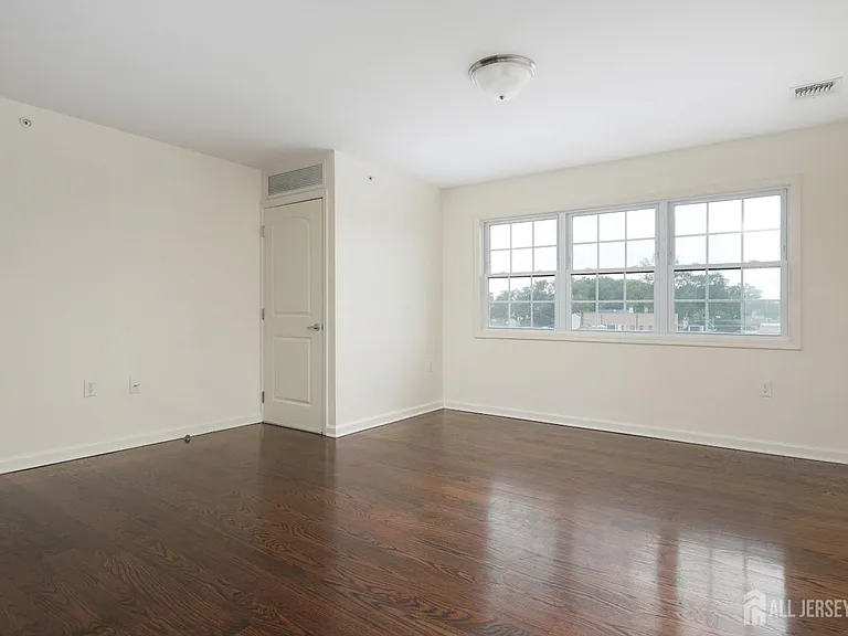 1400 Saint George Ave #303 — Photo 18