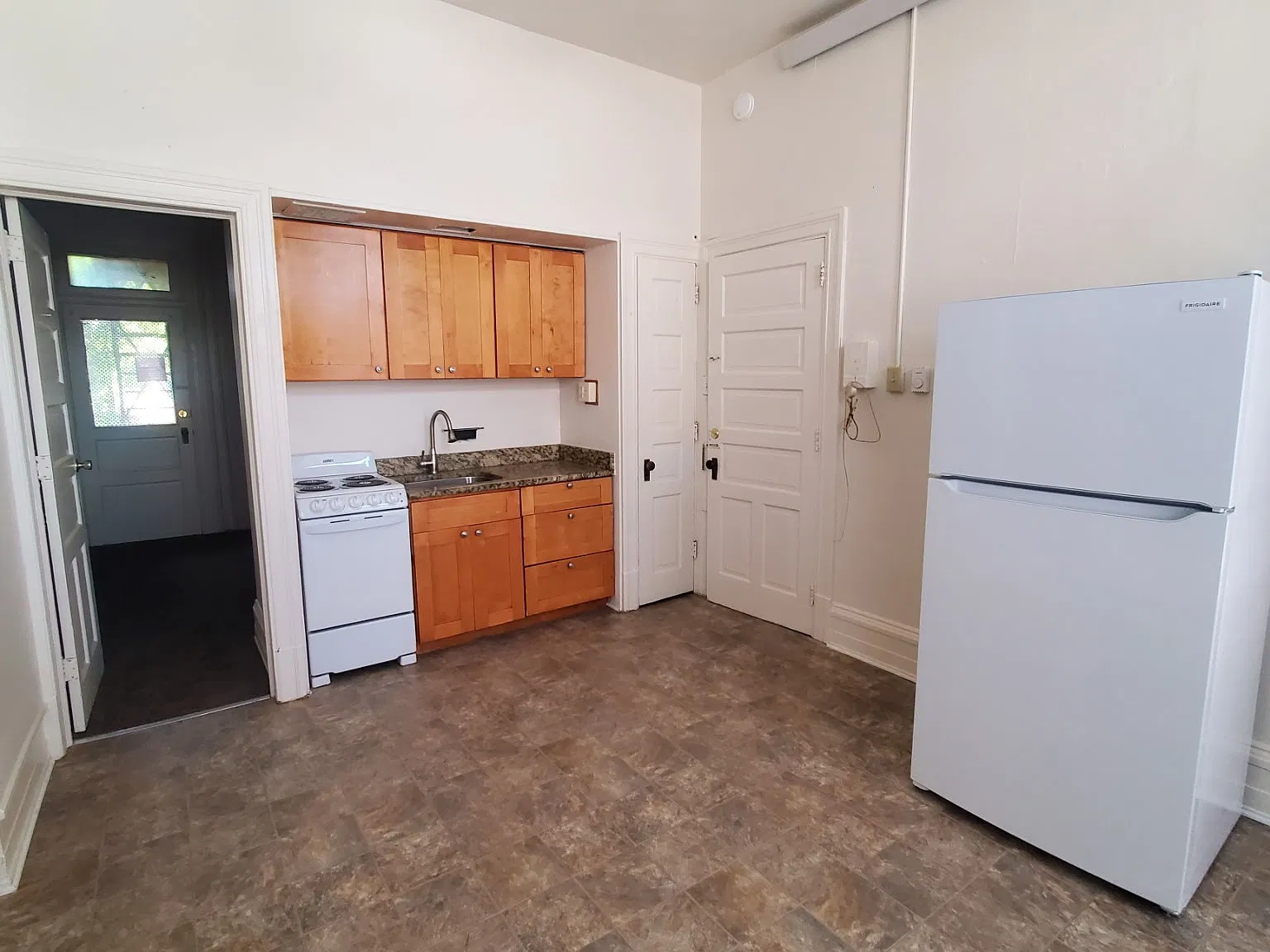 140 E Philadelphia St — Photo 2