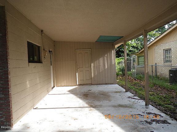 2nd image of 2605 Merry Ln