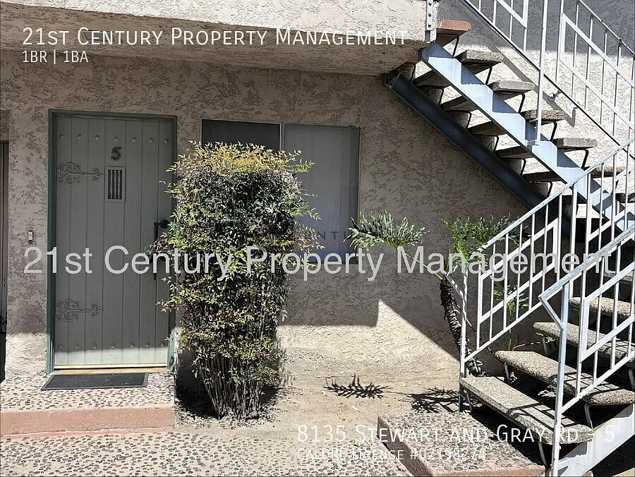 Spacious 1 Bedroom Ground Level Apartment - Downey — Photo 3