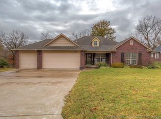 2018 W 4th Pl S, Claremore, OK 74017