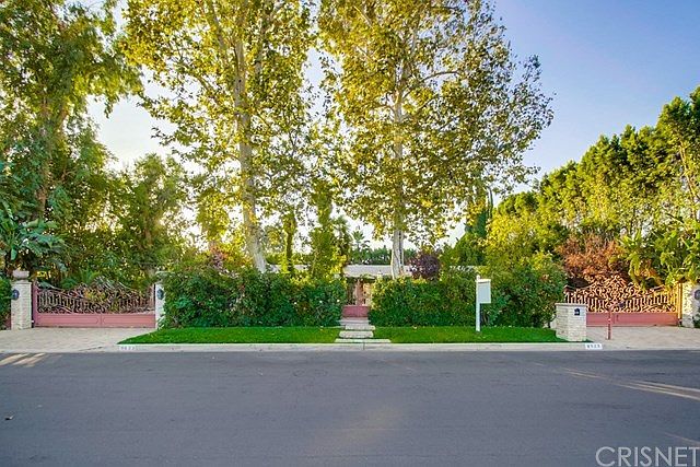 1st image of 8523 Oak Park Ave