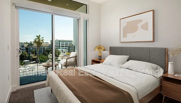 218 N El Molino Ave #214 — Photo 5