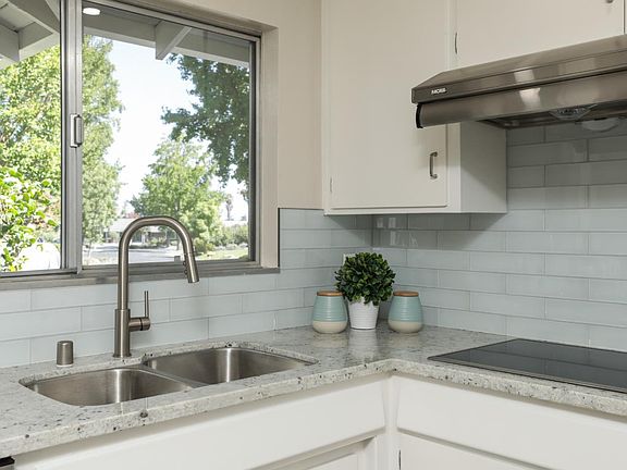 4th image of 117 Belglen Way