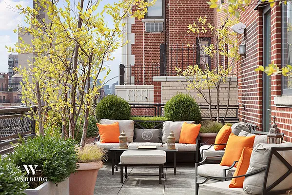 Sold by Warburg | media 3