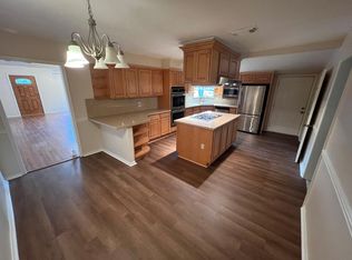 111 S 3rd St, Highlands, TX 77562