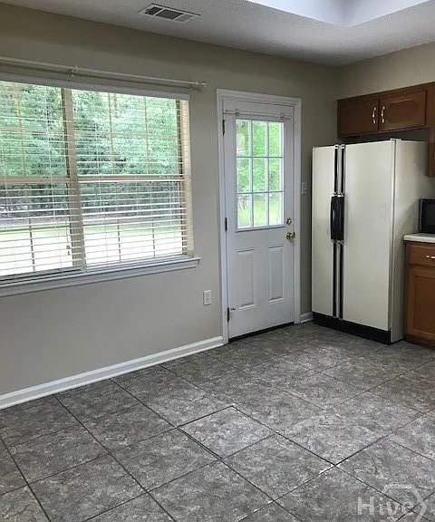 700 Greenwich Dr — Photo 1