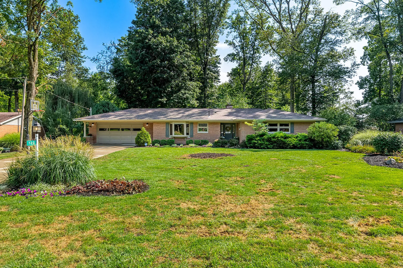 723 Dorchester Dr photo 1
