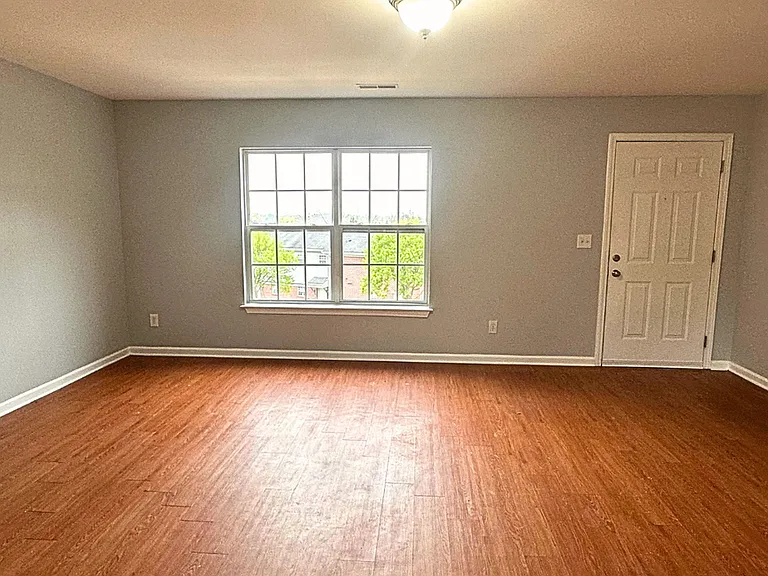 Chilewich Apartments — Photo 40