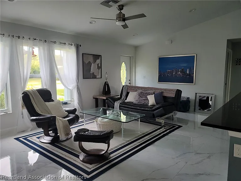 3063 Morning Glory Dr — Photo 2