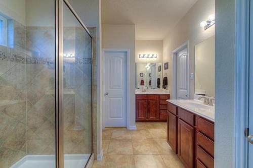 5th image of 1561 Coldwater Holw