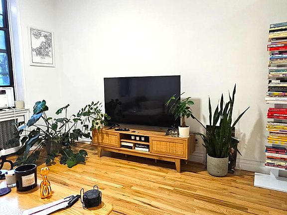 2nd image of 186 9th Ave APT 2R