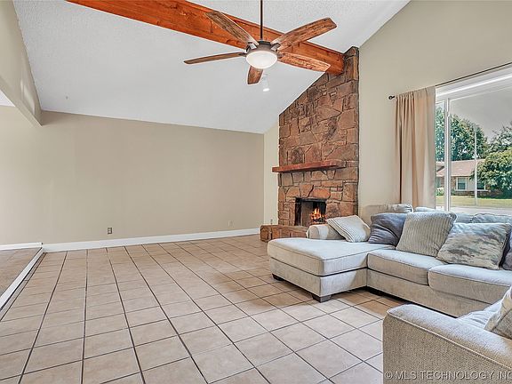 5th image of 1902 N Aster Pl