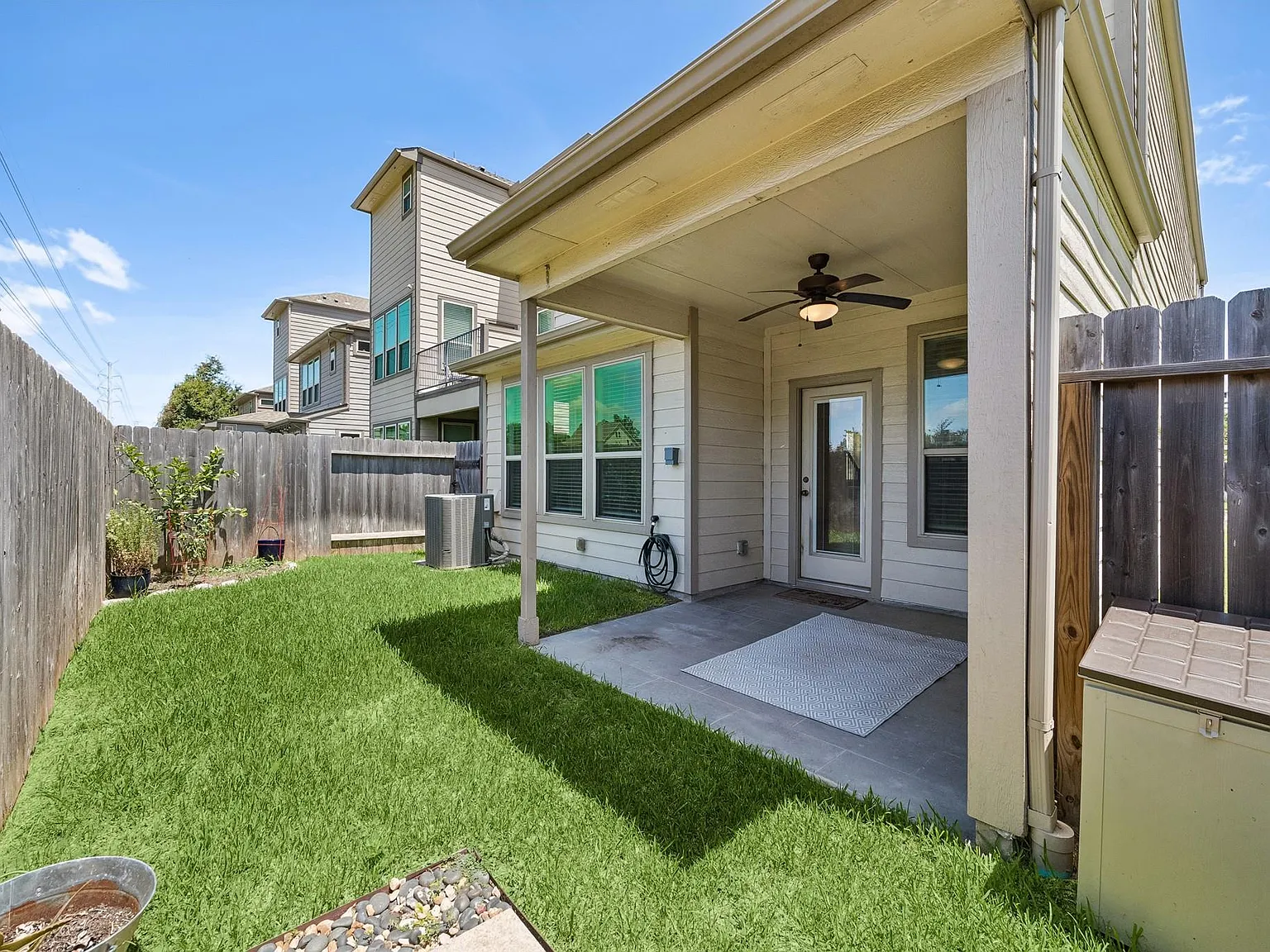 3 bed, 2.5 bath, 2041 sqft, $3,100 — Photo 4