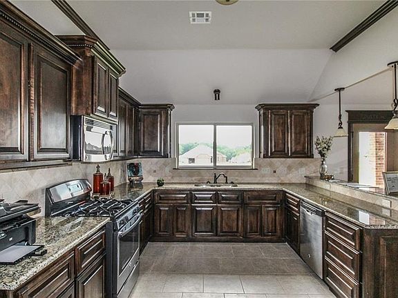 3rd image of 2017 Oakville Pl