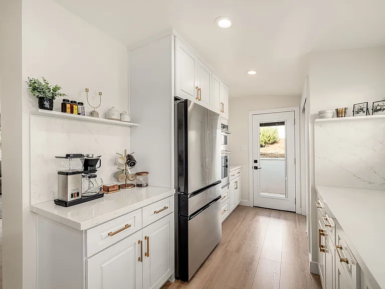 16229 Janine Dr — Photo 22