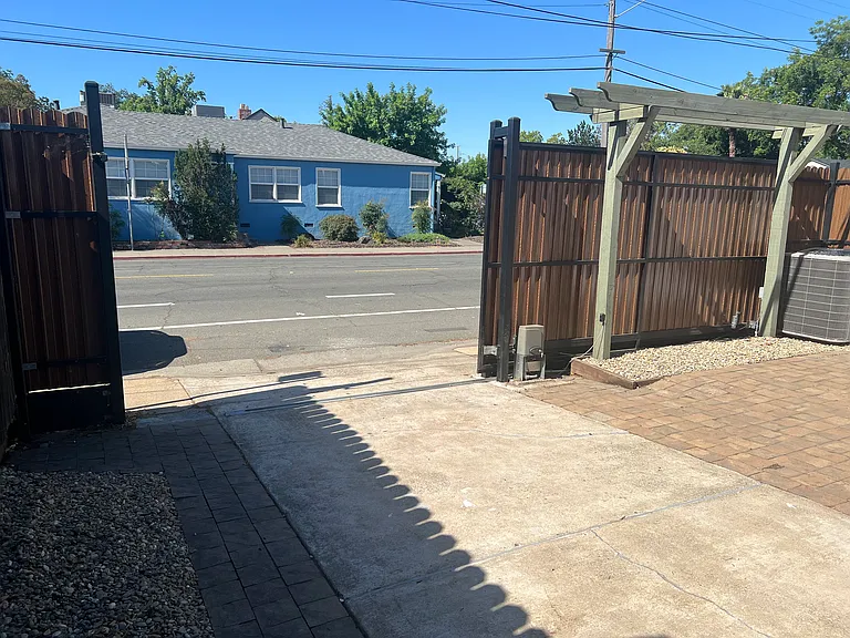 1981 36th St — Photo 39
