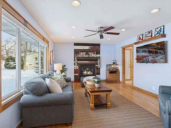 4th image of 11116 7th St NE