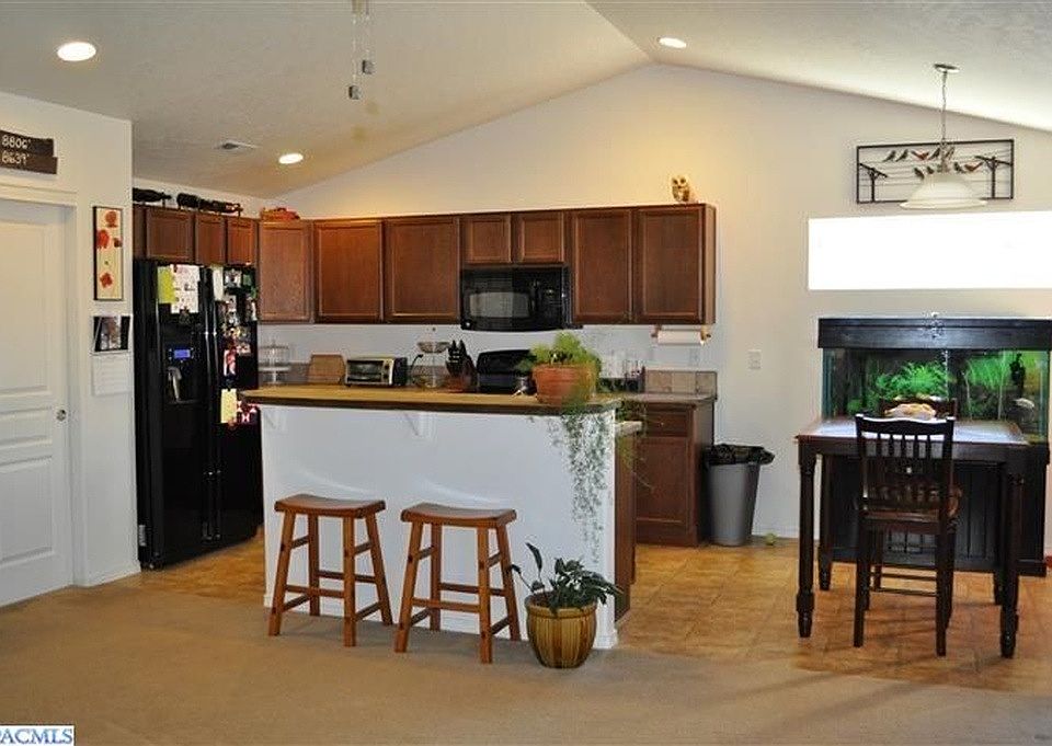 2nd image of 512 S Irving Pl