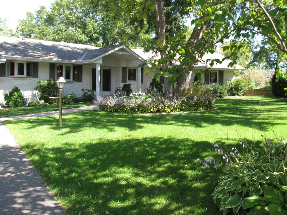 1st image of 429 White Oak Dr