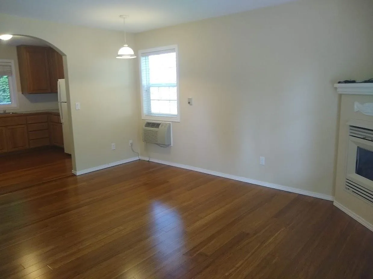 10020 NW Lakeshore Ave — Photo 2