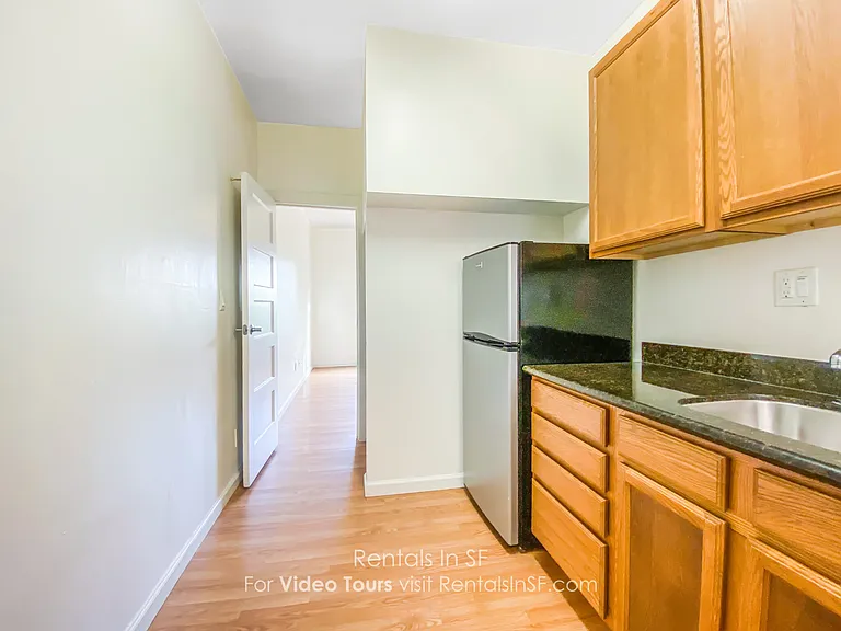 723 E 18th St — Photo 5