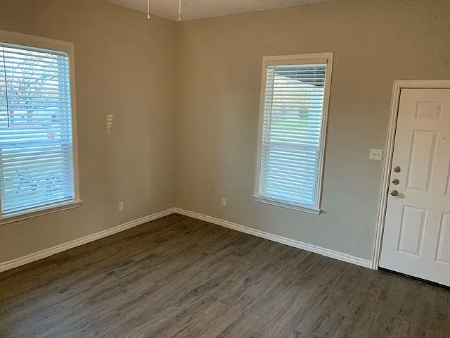 821 W Day St — Photo 8