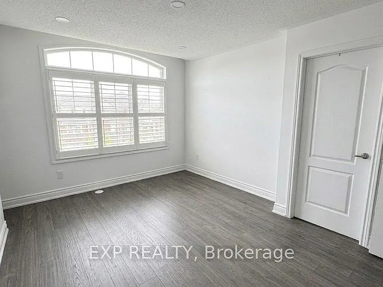 215 Remembrance Rd — Photo 14